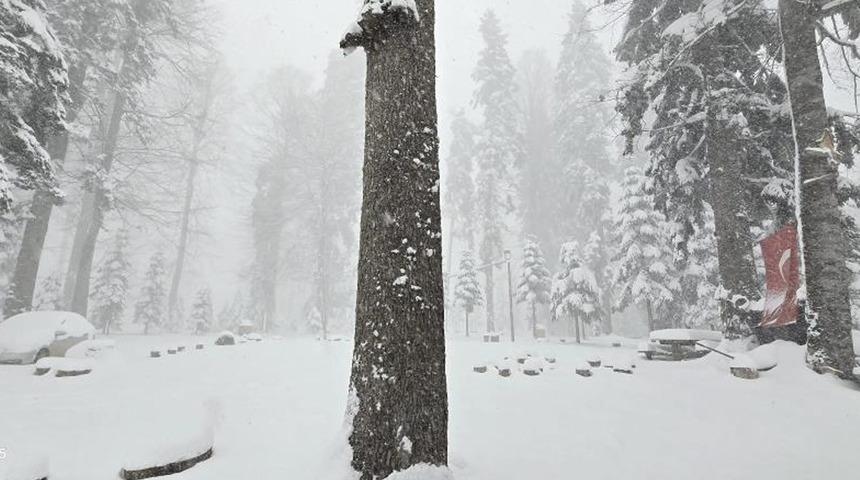 Düzce'nin yüksek kesimlerinde kar kalınlığı 50 santimetreye ulaştı