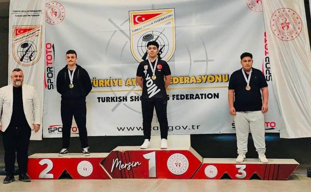 Manisalı sporculardan b&uuml;y&uuml;k başarı