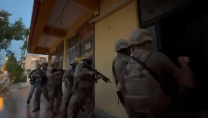 İzmir'de FETÖ operasyonu: 9 gözaltı G3