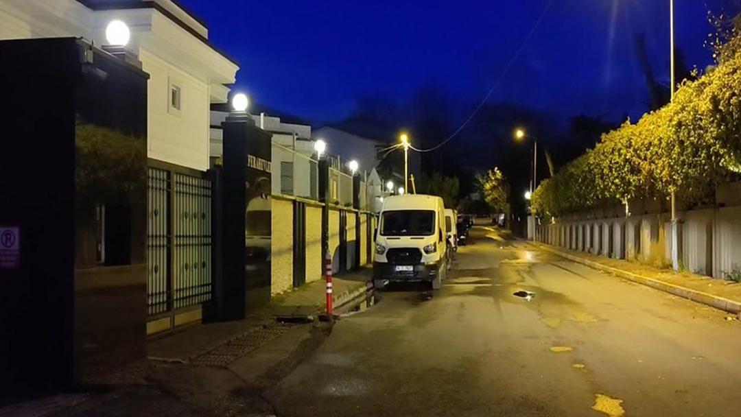 Motosikletle geldiler villaya el bombası attılar... Kameraya böyle yansıdı 2