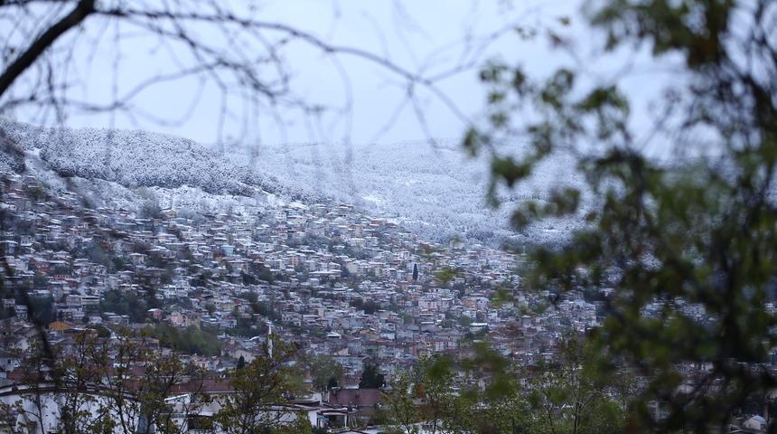 Bursa ve &ccedil;evre illerde kar yağışı etkili oldu