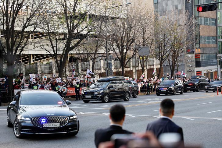 Sıkıyönetim ilanı nedeniyle görevden alınmıştı! Güney Kore'de Yoon Suk Yeol başkanlık konutundan ayrıldı G2