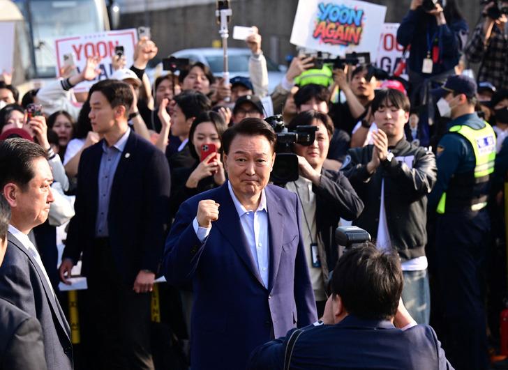 Sıkıyönetim ilanı nedeniyle görevden alınmıştı! Güney Kore'de Yoon Suk Yeol başkanlık konutundan ayrıldı G5