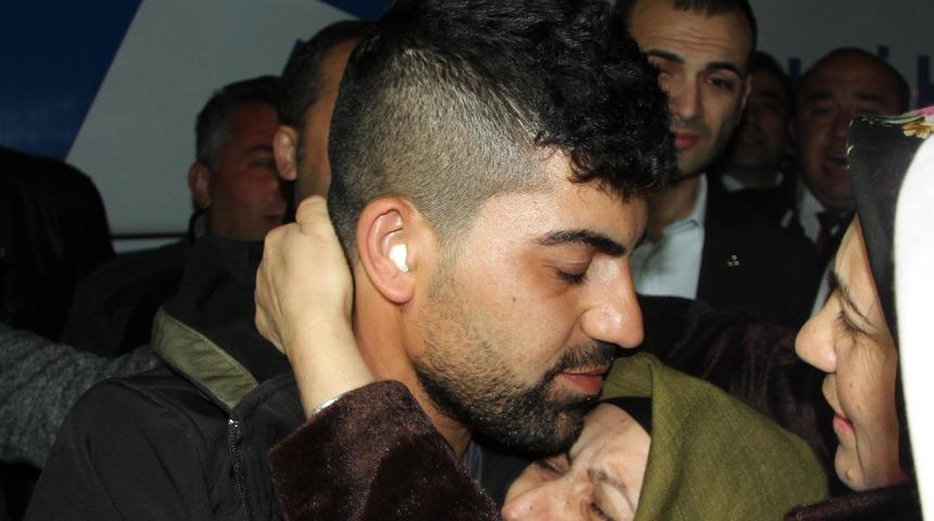 Tedavisi tamamlanan uzman &ccedil;avuşa memleketinde coşkulu karşılama