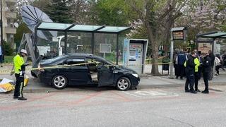 Gaziantep’te, otomobil otobüs durağına daldı: 5 yaralı