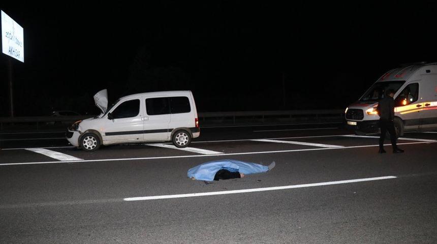 Otomobille &ccedil;arpışan motosikletteki 2 kişi &ouml;ld&uuml;