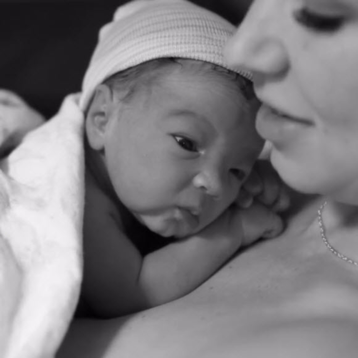 Instagram'ı sallayan aile: 4 günlük bebekleri bile... G5