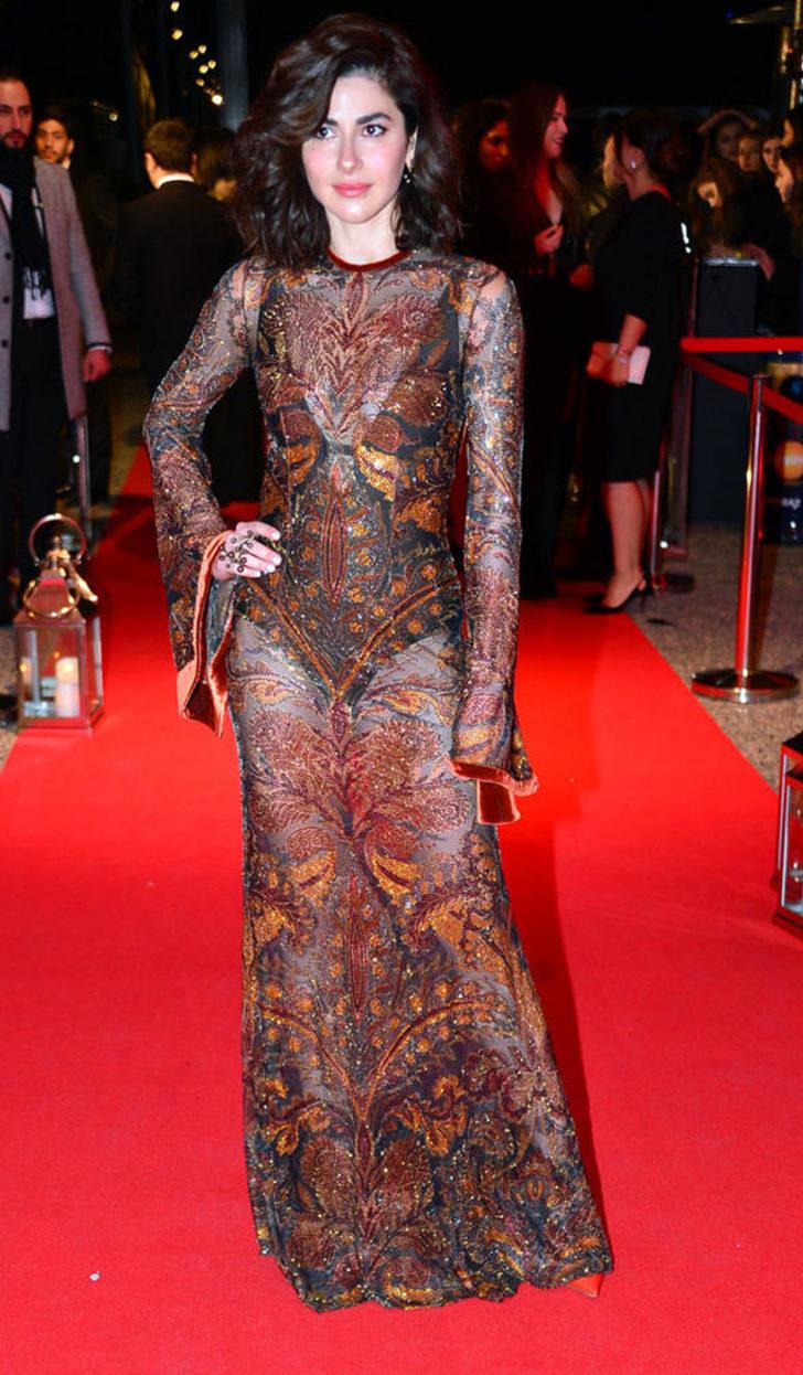 Kırmızı halıda elbiseler yarıştı G5