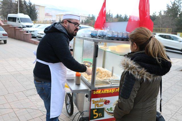 Pilavcıdan Mehmetçiğe anlamlı destek