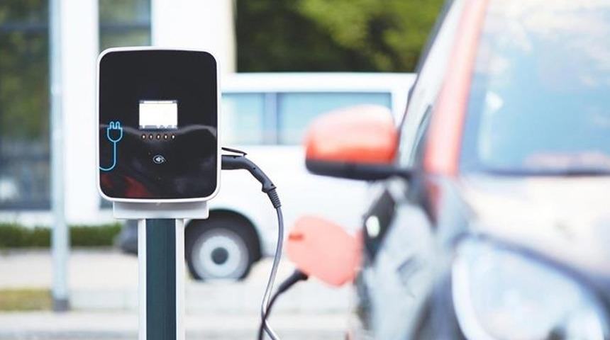 Elektrikli araç dünyasında yeni gelişmeler: Mazda ve Tesla’dan yeni hamle...