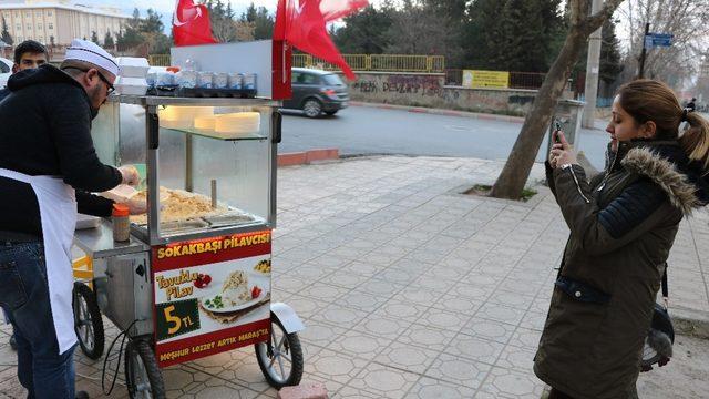 Pilavcıdan Mehmetçiğe anlamlı destek