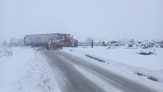 Samsun'da yoğun kar yağışı nedeniyle meydana gelen zincirleme trafik kazasında 4 kişi yaralandı