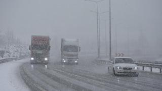 Samsun-Ankara kara yolunda kar yağışı etkili oldu