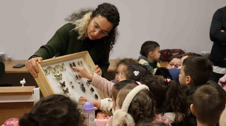 Minik öğrenciler böceklerin dünyasını keşfetti!  Yaşamları, faydaları, zararları ve doğadaki rolleri tek tek anlatıldı