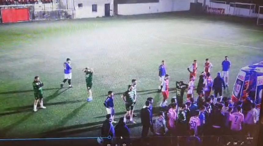 Halı sahada bir anda fenalaştı! Kalp krizi nedeniyle kaldırıldığı hastanede hayatını kaybetti