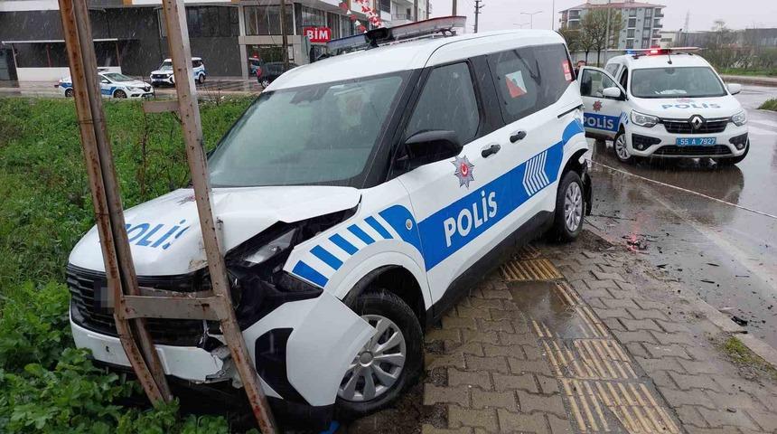 Samsun’da polis aracına minibüs çarptı: 1’i polis 2 kişi yaralandı