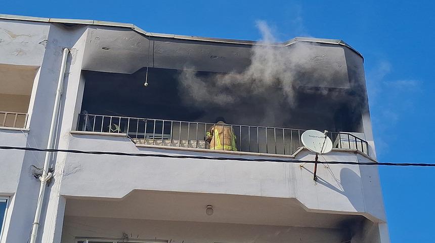 Bursa'da yangın! Mahsur kalan anne- kızı itfaiye kurtardı