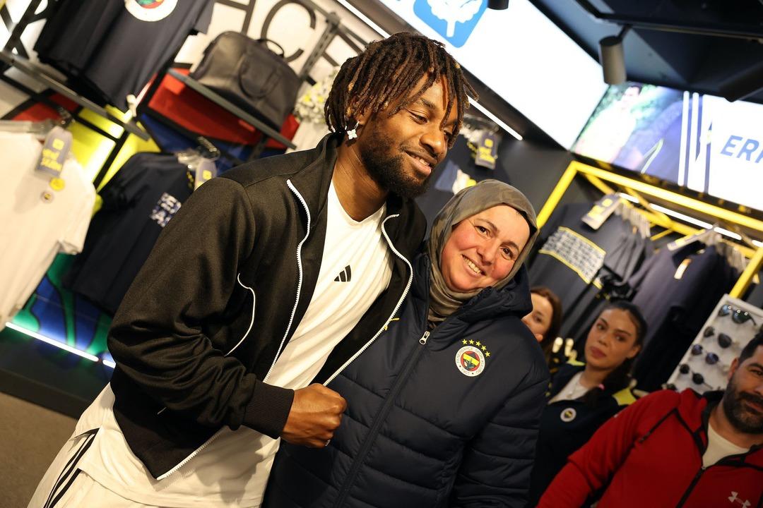 Fenerium a giden futbolcu gündem oldu! Bütün hesabı ödedi... Onu gören taraftarlar şaşırdı 2