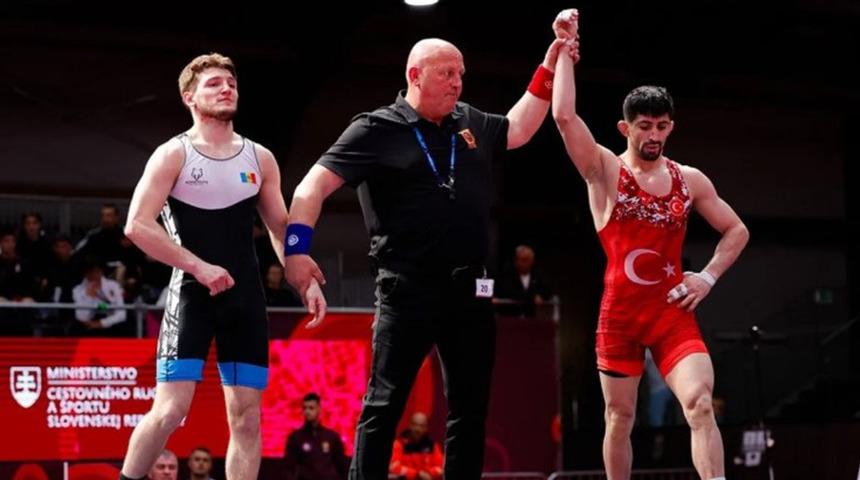 Kerem Kamal ve Hamza Bakır, Avrupa Güreş Şampiyonası'nda finale çıktı