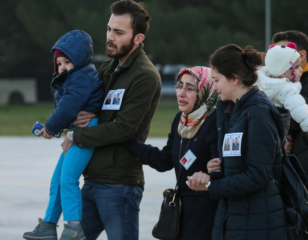 İzmir'deki askeri eğitim u&ccedil;ağının d&uuml;şmesi