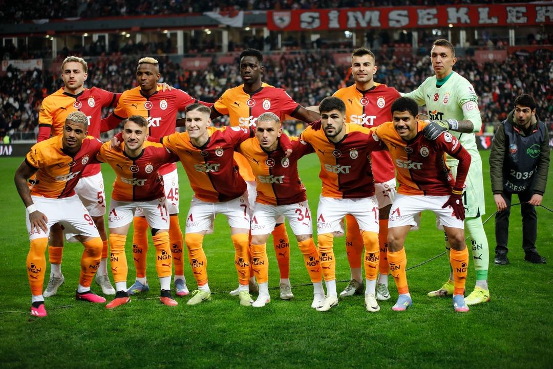 Galatasaray, Samsun deplasmanından 3 puanla ayrıldı! Fenerbahçe ile maç fazlasıyla puan farkı 6 ya çıktı... 3