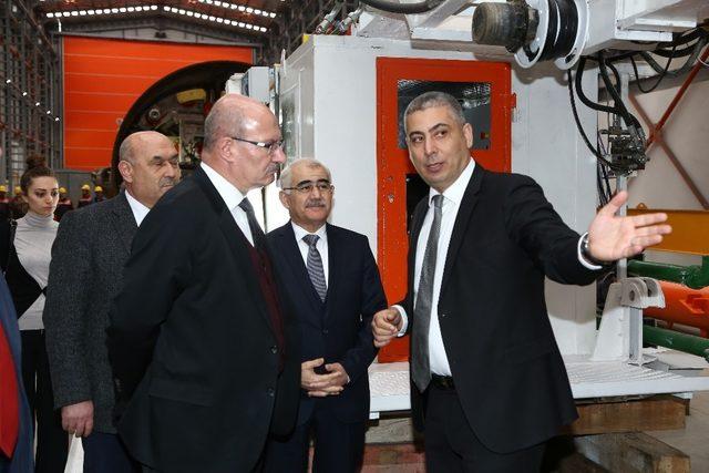 ATO Başkanı Baran, ilk yerli tünel açma makinesini inceledi