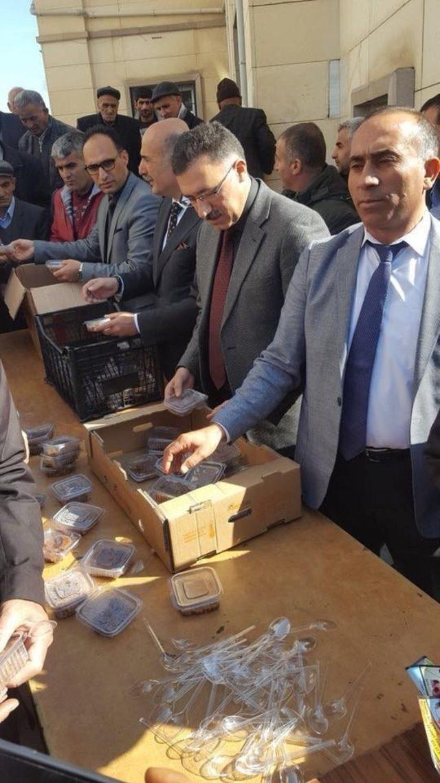 Afrin şehitleri için Mevlidi Şerif okutularak helva dağıtıldı