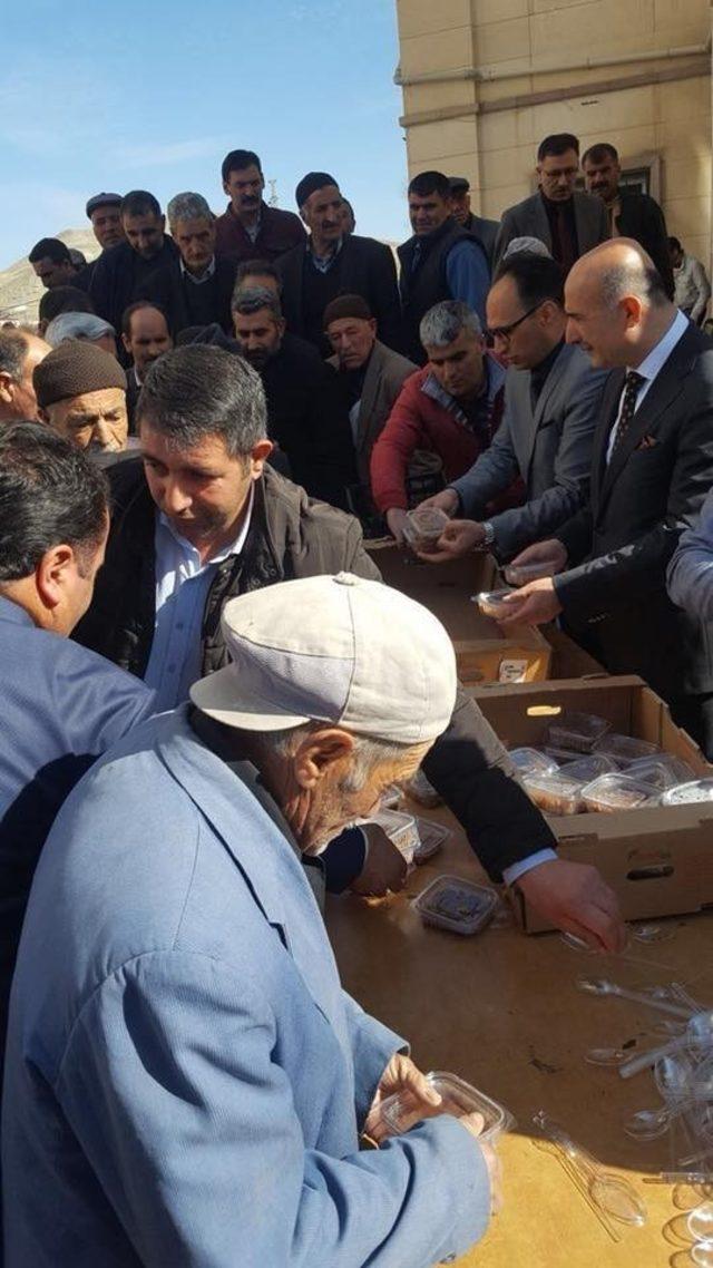 Afrin şehitleri için Mevlidi Şerif okutularak helva dağıtıldı