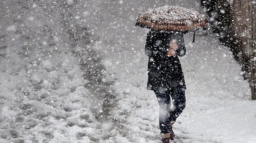 Erzincan beyaza büründü! Yağmur yerini kara bıraktı: Sürücüler zor anlar yaşadı