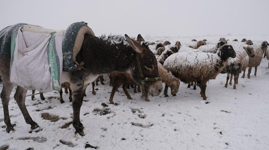 Bayburt’ta nisan ayında yoğun kar yağışı