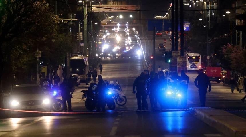 Atina’da tren istasyonunun dışında patlama meydana geldi!