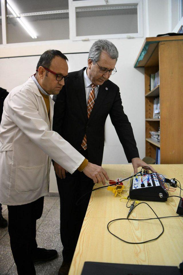 Ege Üniversitesi, biyomedikal sinyal kayıt cihazı üretti