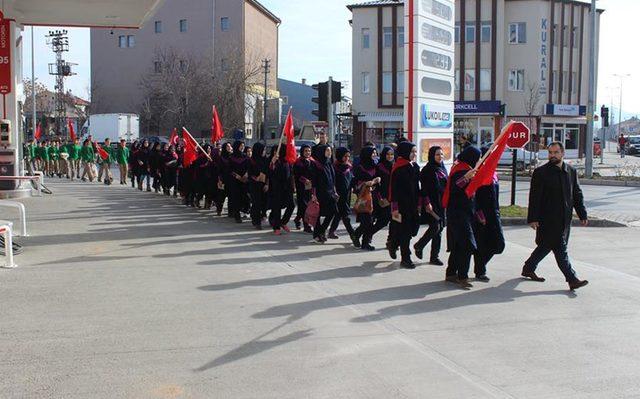 Tomarzalı öğrencilerden Mehmetçiğe moral mektupları