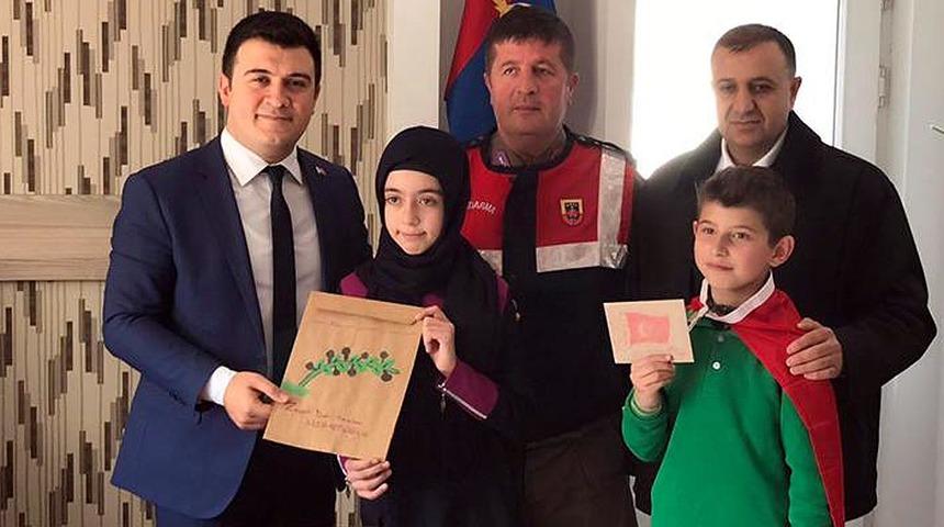 Tomarzalı &ouml;ğrencilerden Mehmet&ccedil;iğe moral mektupları