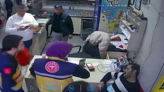 Yolda yürürken kalp krizi geçirmişti... O anlar ortaya çıktı: Acıdan yerinde duramamış