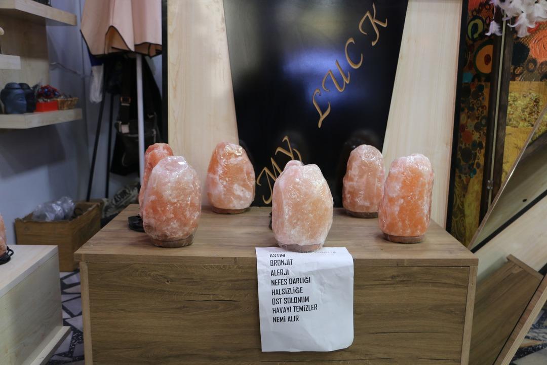 Diyarbakırlı kardeşlerin  Tuz lambası  girişimi: "Uyku problemlerine iyi geliyor, bilimsel araştırmalarda var"  4