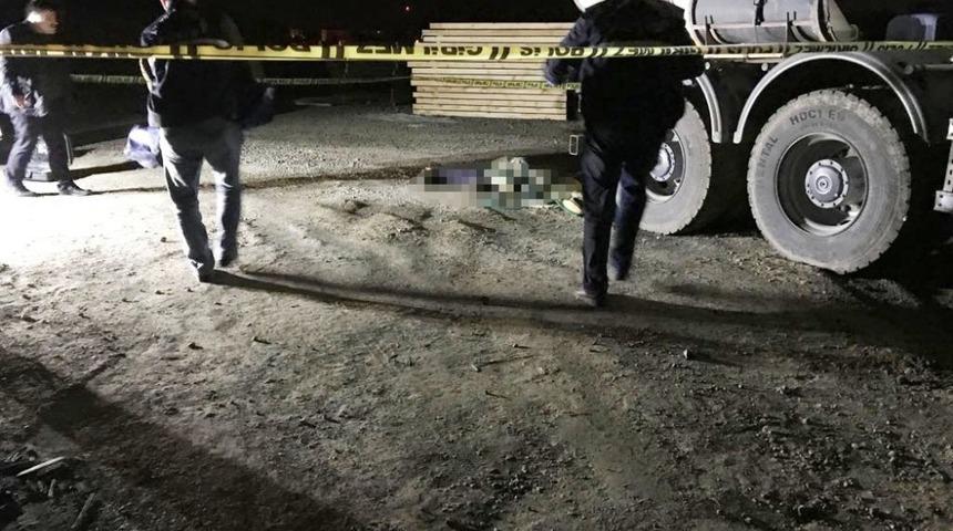 Beton mikserinin altında kalan bek&ccedil;i hayatını kaybetti