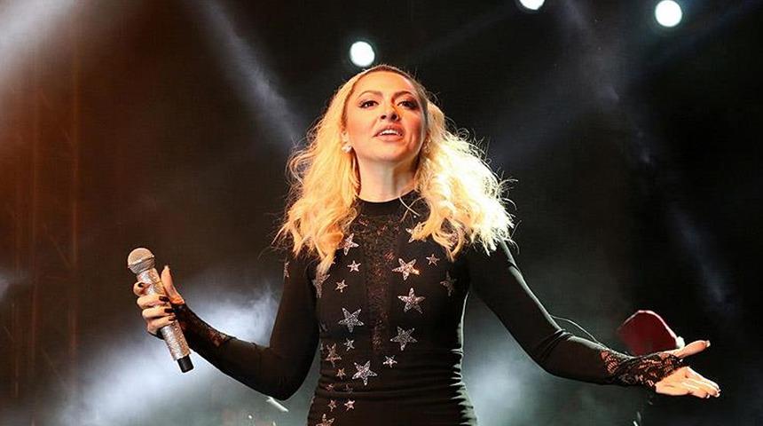 Sıfır tolerans! Hadise'den ‘Köpeğini terk etti’ iddialarına zehir zemberek yanıt