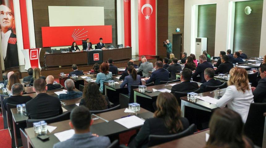 CHP'de yeni Parti Meclisi ilk kez toplandı: Özgür Özel'in MYK'sı belli oldu! O isimler dikkat çekti