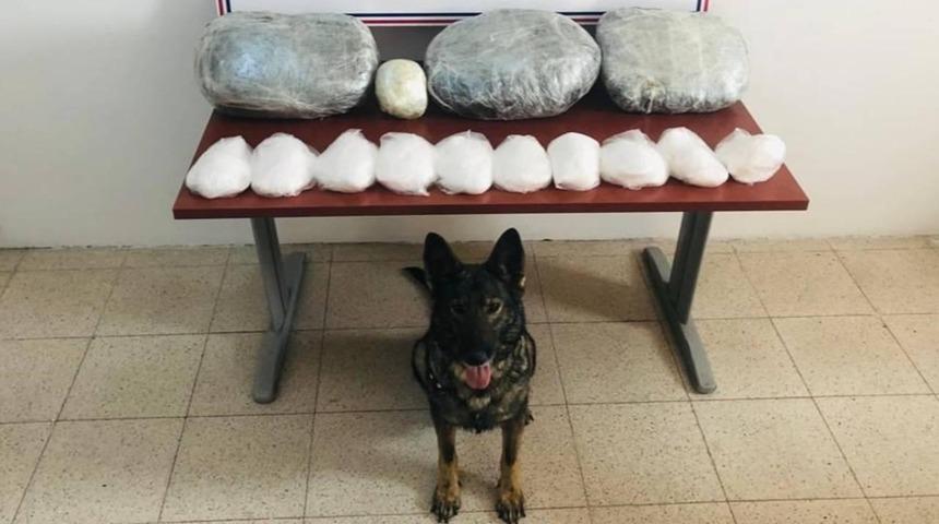 Bu kadarına da pes: Midelerinden 10 parça halinde uyuşturucu çıktı