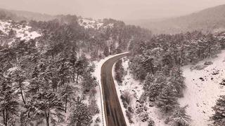 Soğuk havayla beraber gelen kar Eskişehir - Sarıcakaya yolunu beyaza bürüdü
