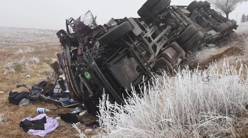 Bitlis'te meydana gelen trafik kazasında 1 kişi öldü 5 kişi yaralandı