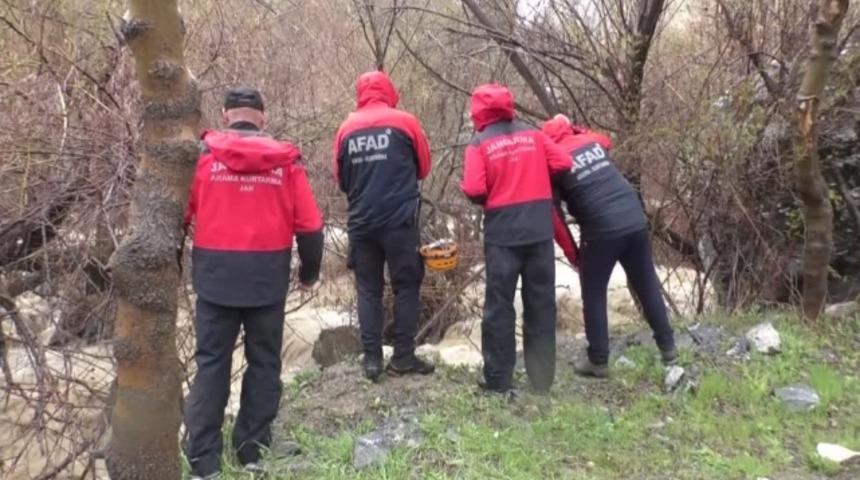Hakkari'de kayıp kadını arama çalışmaları sürüyor