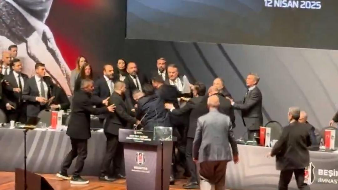Beşiktaş Divan Kurulu nda ortalık karıştı! Hasan Arat Divan Kurulu na geldi ve kavga çıktı... Yumuruklar havada uçuştu 2