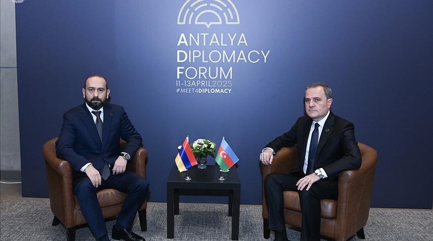Azerbaycan ve Ermenistan Dışişleri Bakanları Antalya'da görüştü