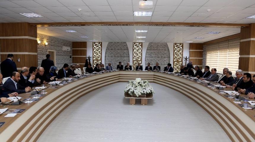 Rekt&ouml;r Kızılay İlahiyat Fak&uuml;ltesini ziyaret etti