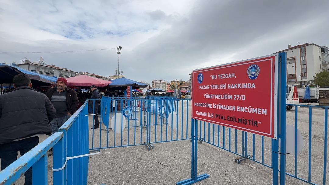 AA-20250412-37613799-37613798-CORUMDA_KASALARCA_DOMATESI_COPE_DOKEN_PAZARCININ_TEZGAH_YERI_IPTAL_EDILDI