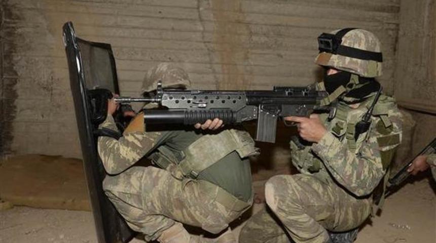 &Ouml;zel eğitimli komandolar Afrin'de!