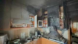 Ev yangınında anne ve 3 çocuğu dumandan etkilendi