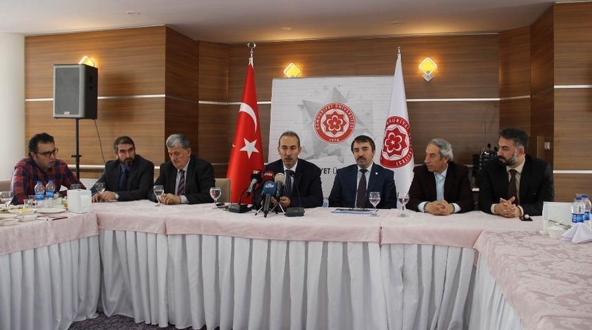 C&Uuml; Rekt&ouml;r&uuml; Yıldız: "Şeffaf iş yapıyoruz bu birilerini rahatsız ediyor"